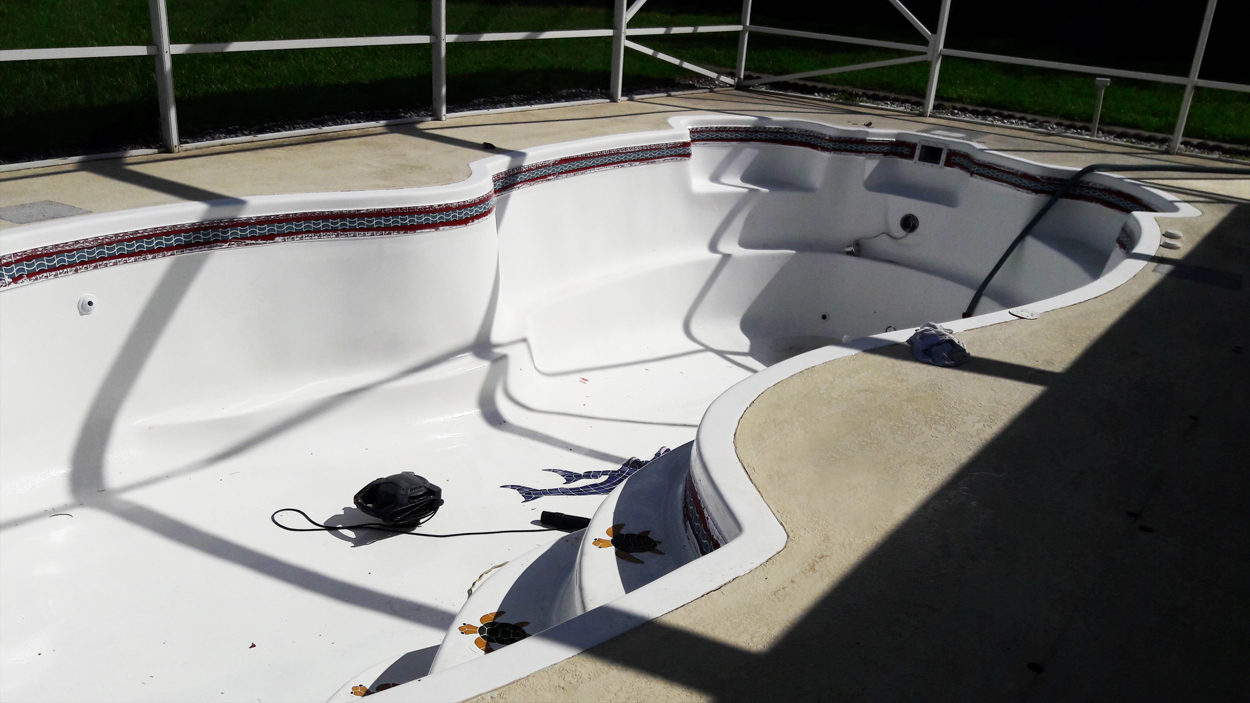 resurfacing a fiberglass pool