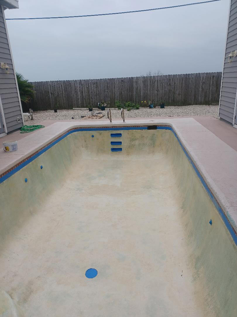 Before image of pool without Pool Paint