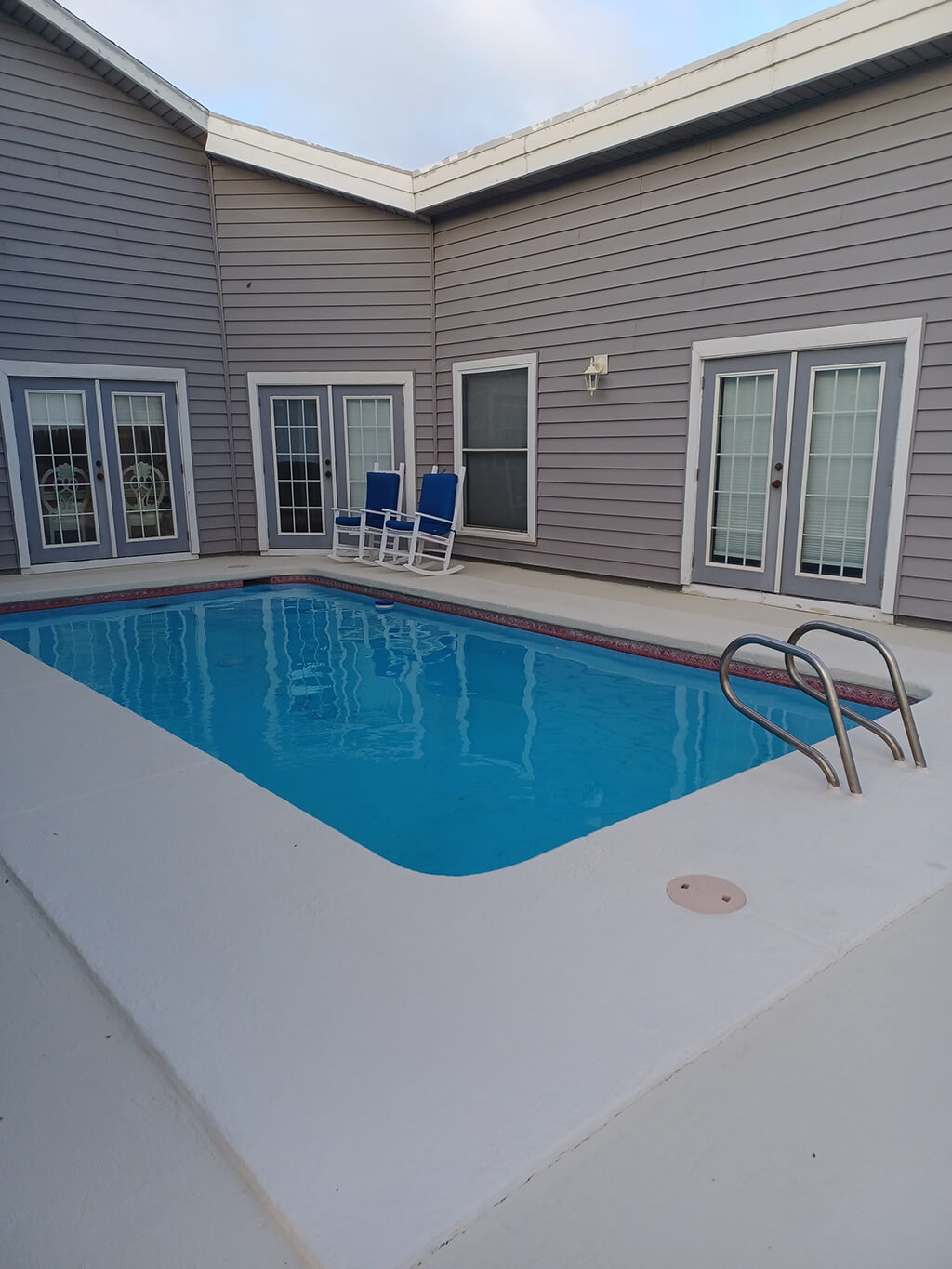 Before and After images of Pool Paint