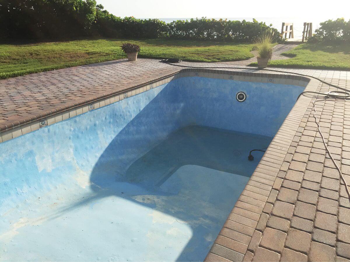 Fiberglass-Pool-Blisters-Before